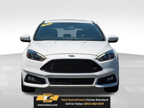 Used 2016 Ford Focus ST w/ Equipment Group 402A FWD image 2