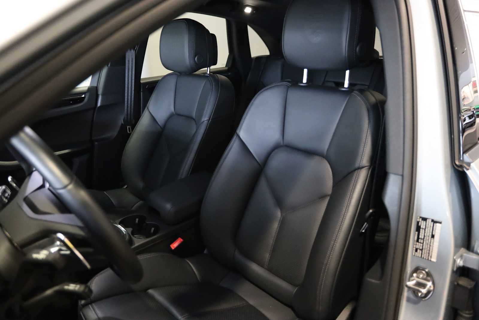 Used 2025 Porsche Macan AWD/4WD image 5