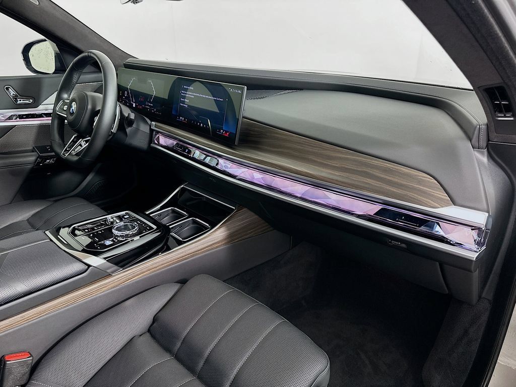 Certified 2023 BMW 740i RWD image 29