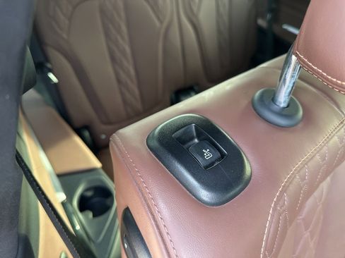 Used 2023 BMW X7 xDrive40i w/ M Sport Package image 48