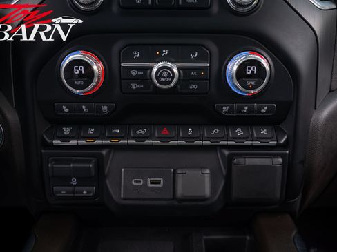 Used 2023 GMC Sierra 3500 Denali w/ Denali Ultimate Package AWD/4WD image 39