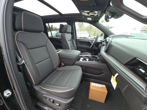 New 2026 Chevrolet Suburban Premier image 32