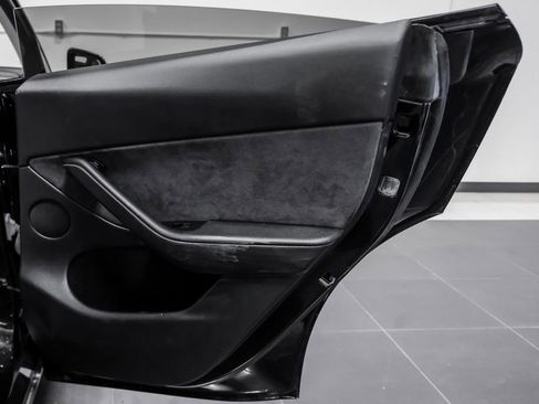 Used 2023 Tesla Model Y Long Range AWD/4WD image 40