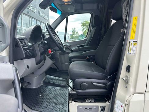 Used 2018 Mercedes-Benz Sprinter 2500 image 25