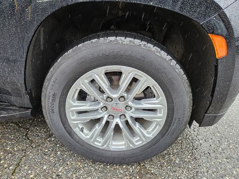 Used 2023 GMC Yukon XL SLT AWD/4WD image 7