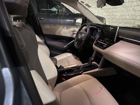 Used 2024 Toyota Corolla Cross XLE image 15
