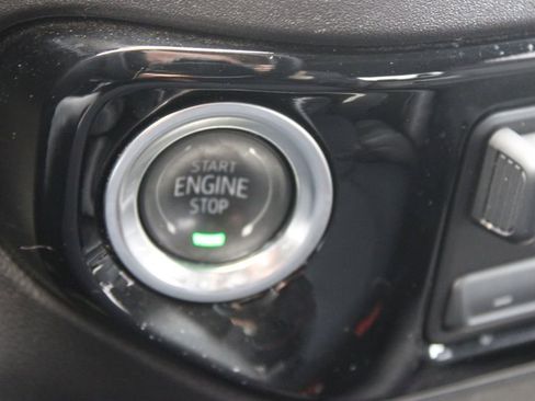 Used 2025 GMC Sierra 1500 SLT AWD/4WD image 39