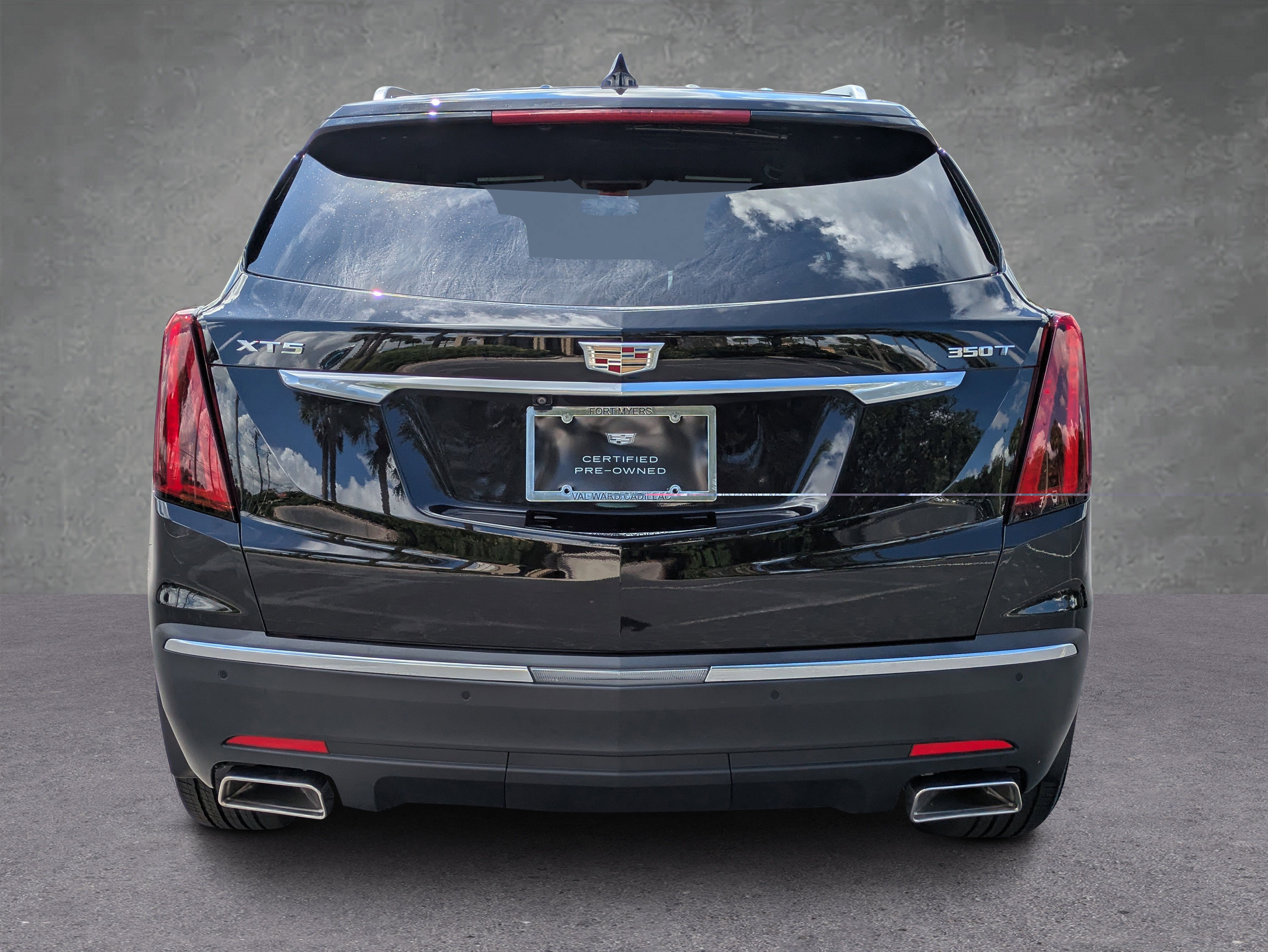 Certified 2025 Cadillac XT5 Luxury FWD image 3