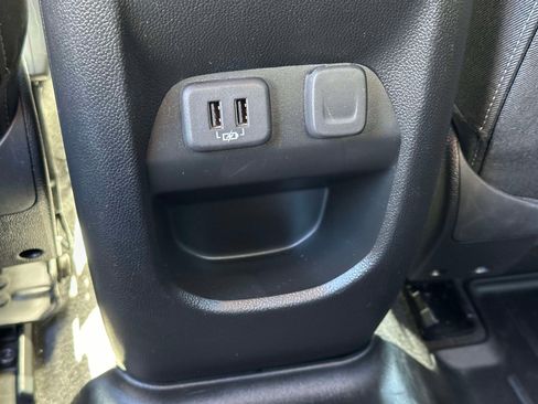 Used 2022 Chevrolet Colorado LT w/ LT Convenience Package AWD/4WD image 12