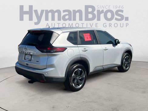 Certified 2025 Nissan Rogue SV image 3