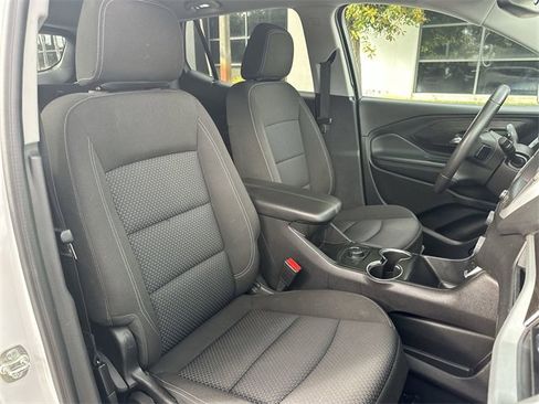 Used 2024 GMC Terrain SLE image 28