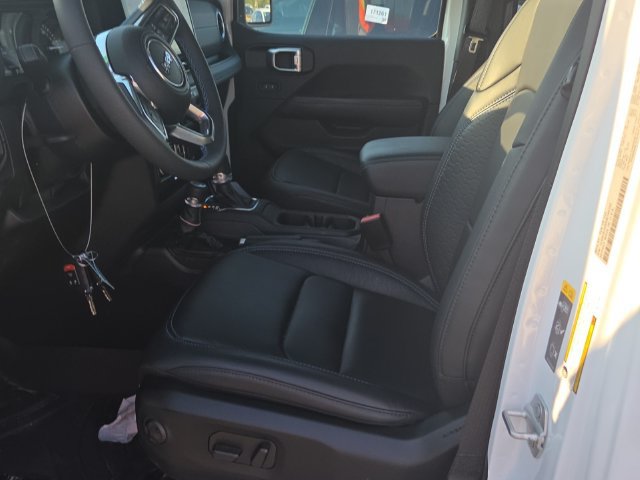 Used 2024 Jeep Wrangler High Altitude AWD/4WD image 3