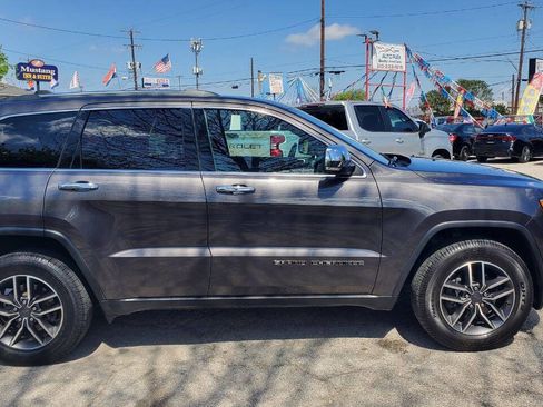 Used 2020 Jeep Grand Cherokee Limited w/ Luxury Group II image 2