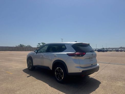 Certified 2025 Nissan Rogue SV FWD image 15