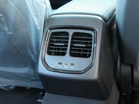 New 2025 VinFast VF 8 Eco AWD/4WD image 26