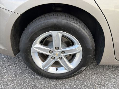 Used 2022 Chevrolet Malibu LT FWD image 16