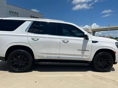 Used 2023 GMC Yukon SLT w/ SLT Premium Package RWD image 17