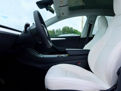 Used 2023 Tesla Model Y Long Range AWD/4WD image 12