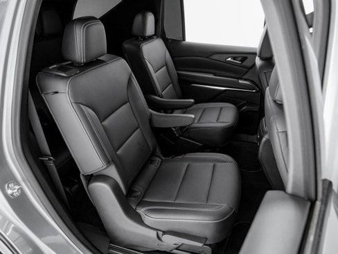 Used 2025 Chevrolet Traverse LT w/ LPO, Floor Liner Package FWD image 34