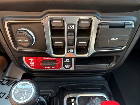 Used 2023 Jeep Wrangler Unlimited Rubicon w/ Cold Weather Group image 16