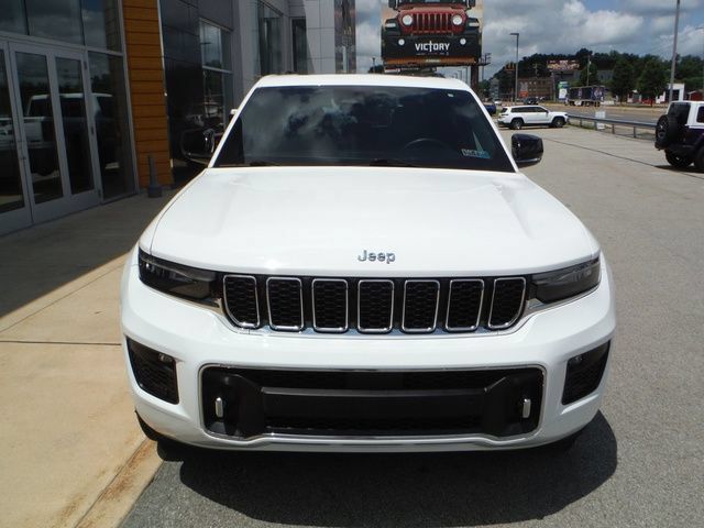 Certified 2023 Jeep Grand Cherokee Overland w/ Luxury Tech Group IV AWD/4WD image 9