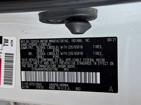 Used 2021 Toyota Highlander XLE image 12