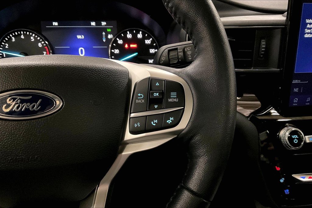 Certified 2023 Ford Explorer Limited w/ Limited Technology Package AWD/4WD image 18