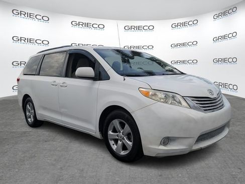 Used 2012 Toyota Sienna LE image 1