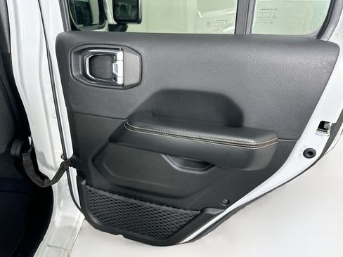 Used 2024 Jeep Wrangler Unlimited Sahara AWD/4WD image 28