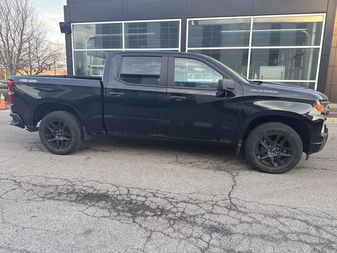 Used 2023 Chevrolet Silverado 1500 Custom image 4