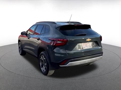 Used 2025 Chevrolet Trax LT image 11