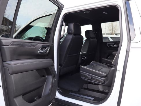 Used 2023 GMC Yukon XL SLT image 24