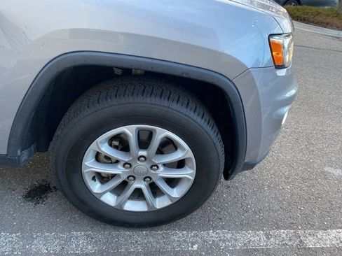 Used 2021 Jeep Grand Cherokee Laredo X AWD/4WD image 19