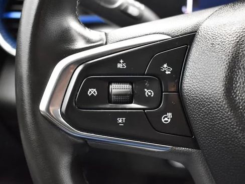 Used 2025 Chevrolet Trax LT w/ LT Convenience Package FWD image 24