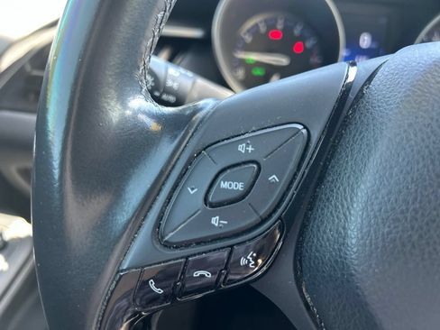 Used 2018 Toyota C-HR XLE FWD image 22