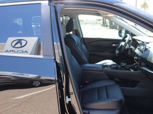 Used 2023 Nissan Rogue SV w/ SV Premium B Package FWD image 15