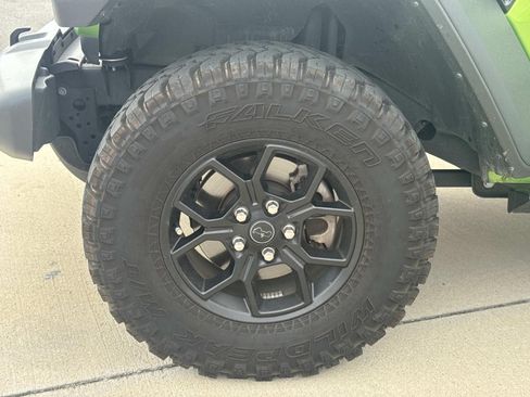 Used 2025 Jeep Wrangler Unlimited Sport AWD/4WD image 4