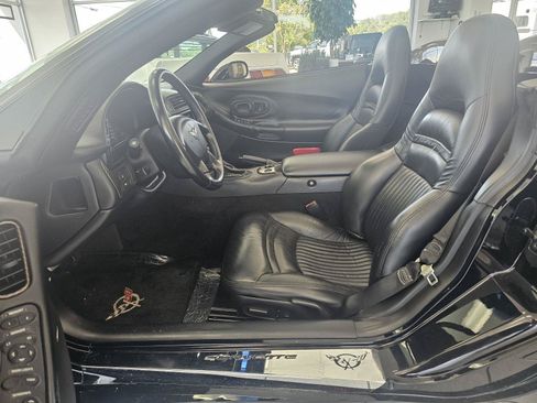 Used 2001 Chevrolet Corvette Convertible w/ Preferred Equipment Group2 RWD image 14