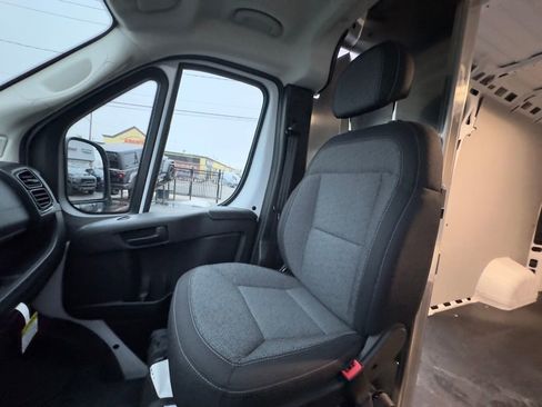 Used 2025 RAM ProMaster 2500 w/ Convenience Group image 19