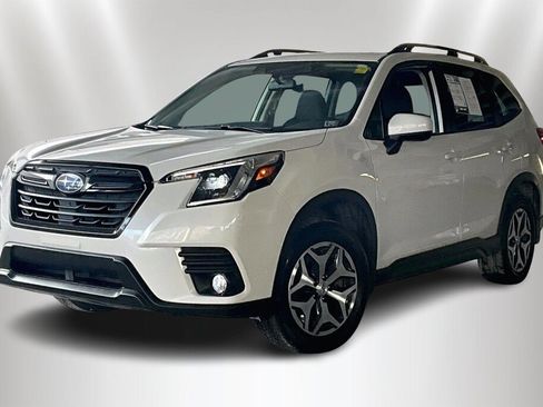 Used 2023 Subaru Forester Premium image 3