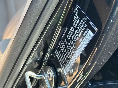 Used 2025 Porsche Macan image 27