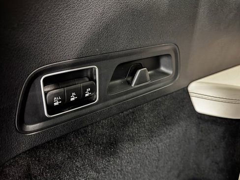 Used 2023 Mercedes-Benz GLS 450 4MATIC image 28