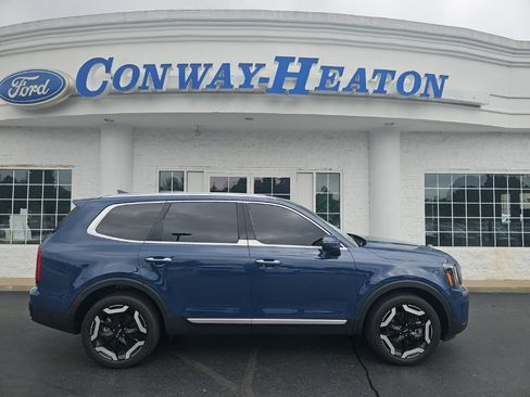 Used 2025 Kia Telluride S FWD image 1