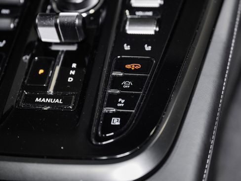 Used 2025 Aston Martin DBX 707 image 41