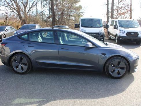 Used 2023 Tesla Model 3 Standard Range image 9