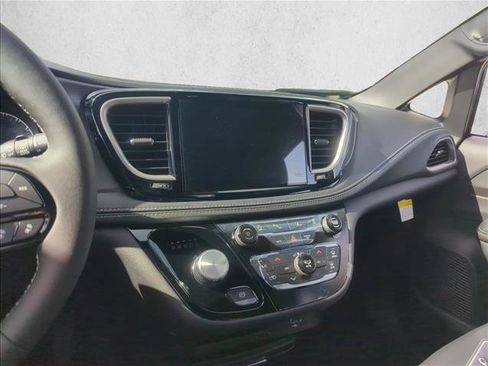 New 2026 Chrysler Pacifica Select image 10