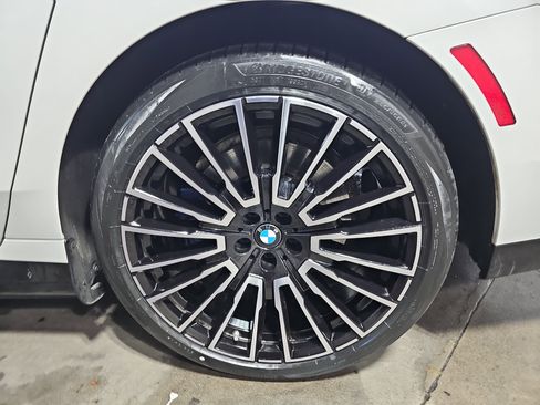 Certified 2025 BMW 750e xDrive image 36