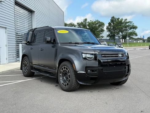 Used 2025 Land Rover Defender 110 X AWD/4WD image 5