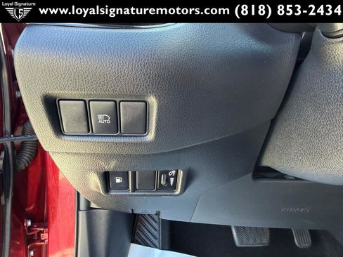 Used 2018 Toyota C-HR XLE FWD image 17