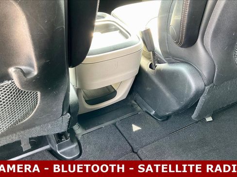 Used 2017 Chrysler Pacifica Touring-L w/ Tire & Wheel Group FWD image 10